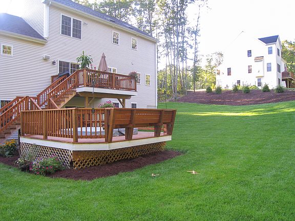 Rear deck & hot tub