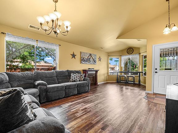 4th image of 3165 Dazie Jo St