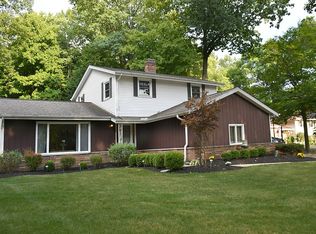 7033 Shaner Dr, Walton Hills, OH 44146