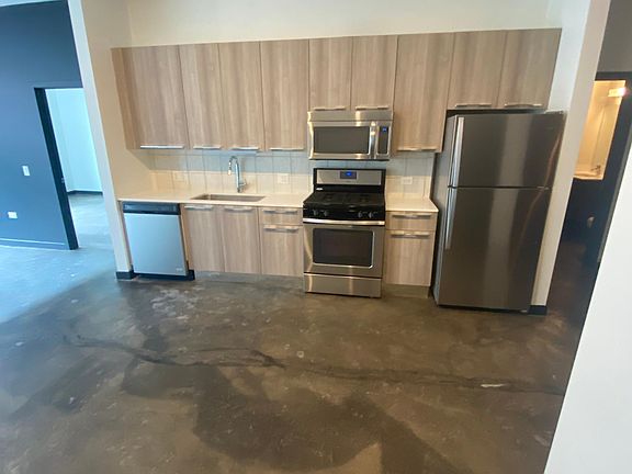 2nd image of 1646 N Milwaukee Ave #202