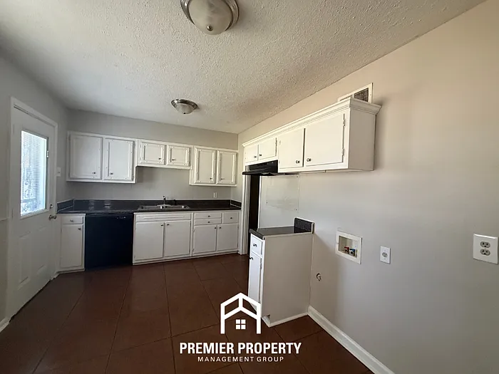 1802 Cornelia Ln — Photo 6