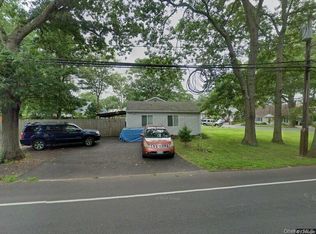 56 Dix Hills Rd, Huntington, NY 11743