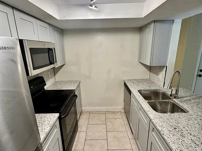 2858 Wonderwood Ln — Photo 24