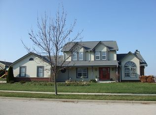 315 Jonathan Dr, Pewaukee, WI 53072