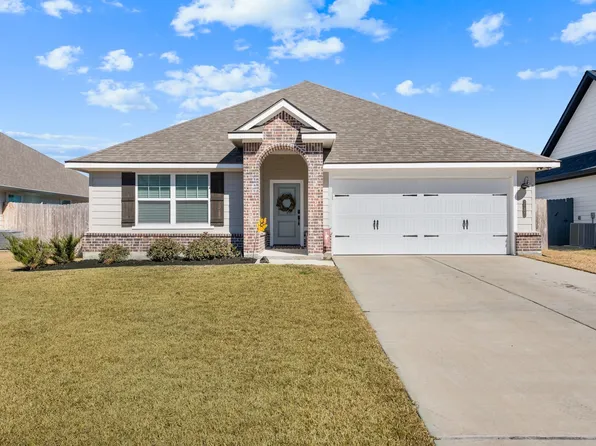 3165 Charge Ln, Bryan, TX 77808