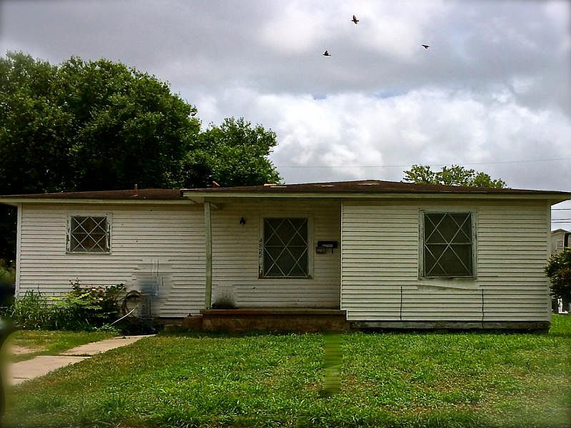 1st image of 4822 Hamlett Dr