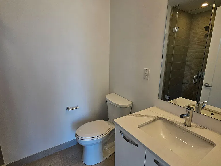 75 James St S #1101 — Photo 18