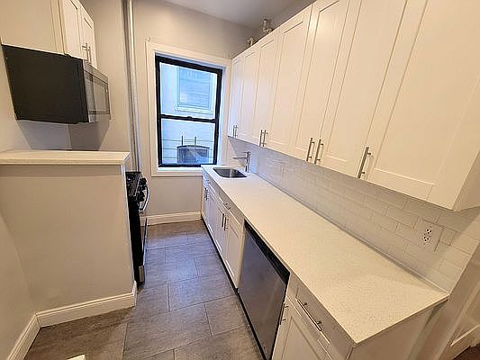 2nd image of 522 W 161st St APT 8