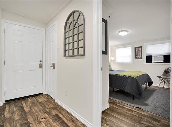 2nd image of 226 N Lucas Dr Unit B