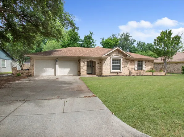328 Mountainview Dr, Hurst, TX 76054