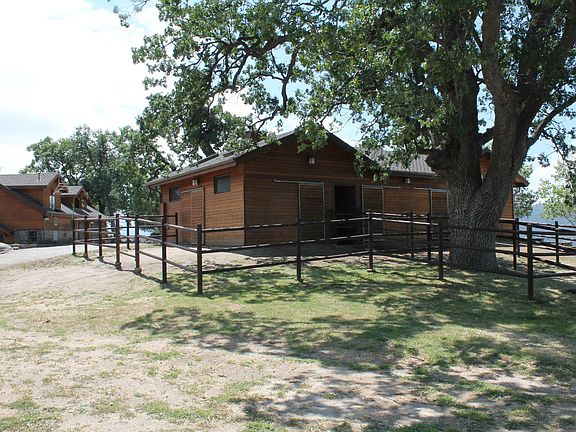 Barn_D
