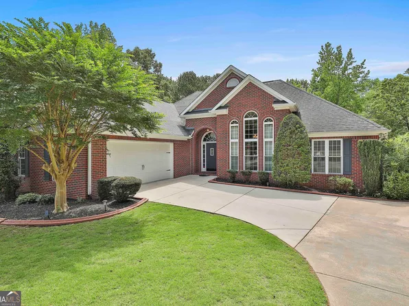 135 Rockglen Ct, Fayetteville, GA 30215