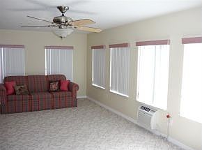 4th image of 533 Persimmon Dr