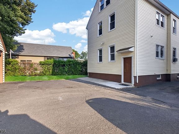 5th image of 1 Hazel Ave