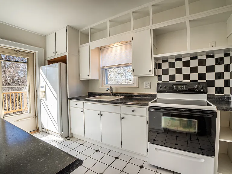 228 Crawford St #B — Photo 8
