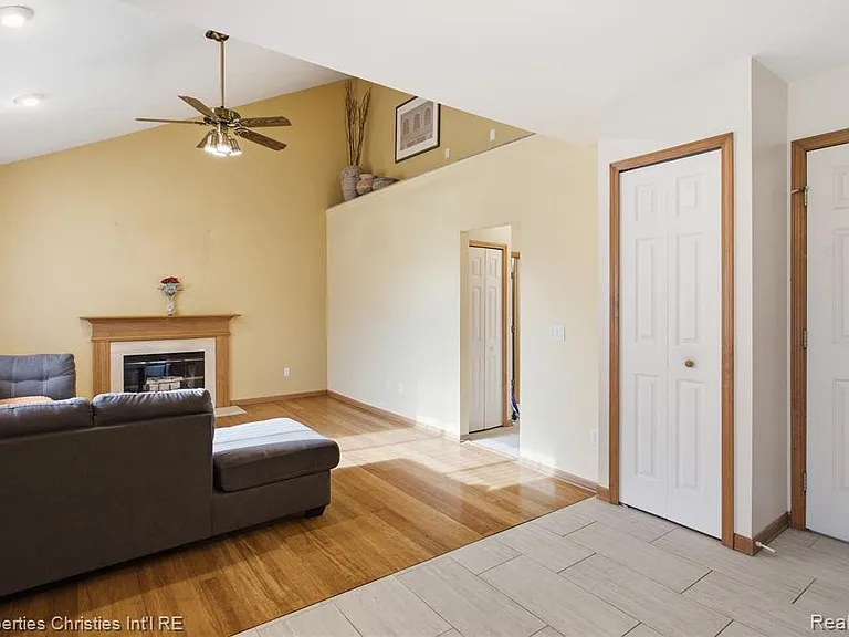 6474 Bedview Dr — Photo 17