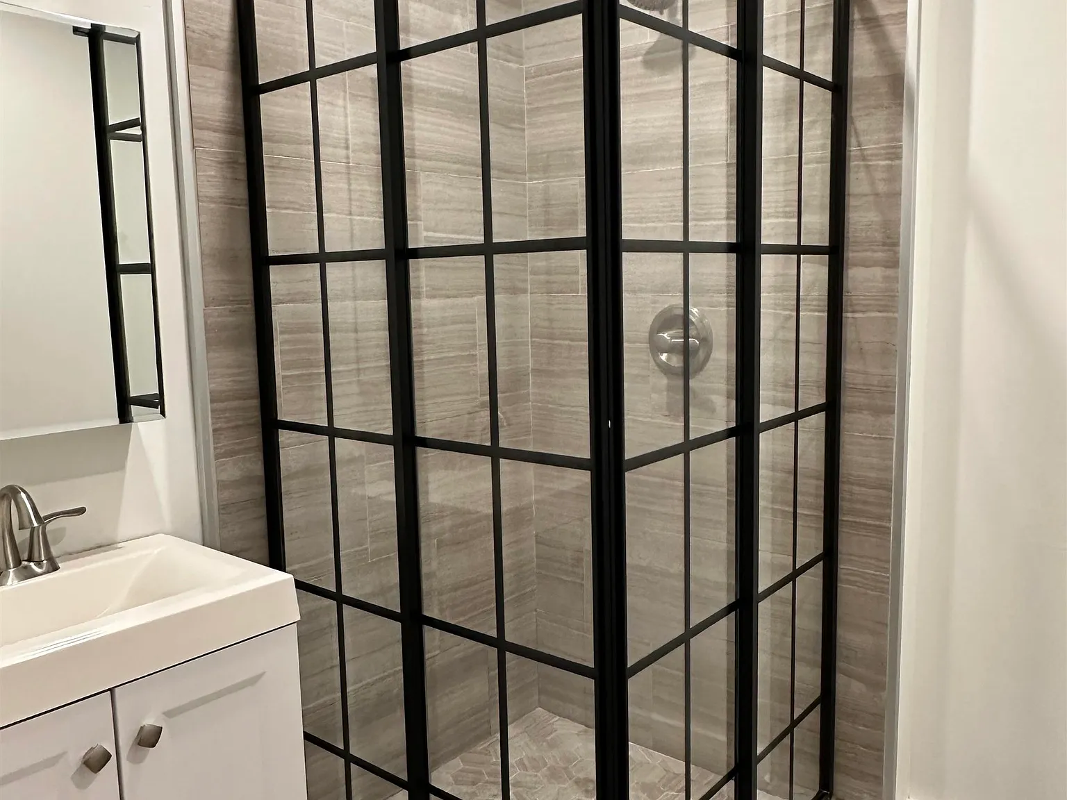 2 bed, 827 sqft, $2,200 — Photo 4