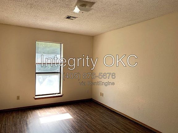 5th image of 411 S Greengate Dr