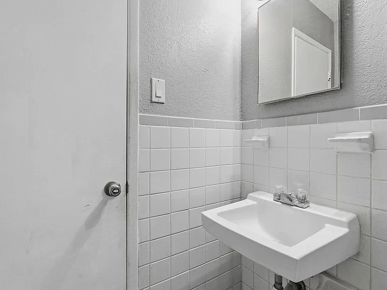 2910 Medical Arts St #101B — Photo 14