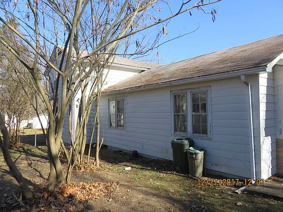 5th image of 211 E Pope St