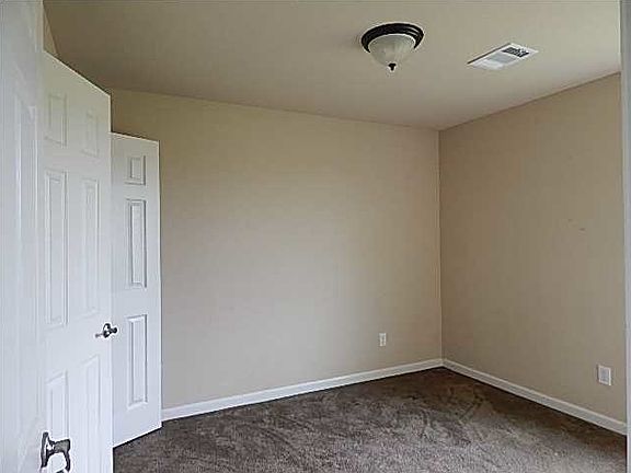 5th image of 203 Oak Springs Ln