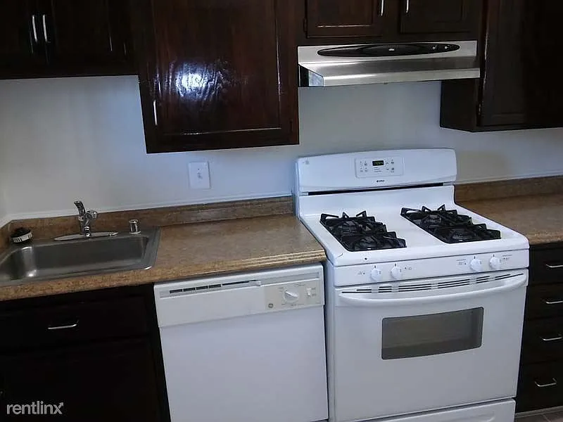 527-9th-NE-1st-fl-kitchen