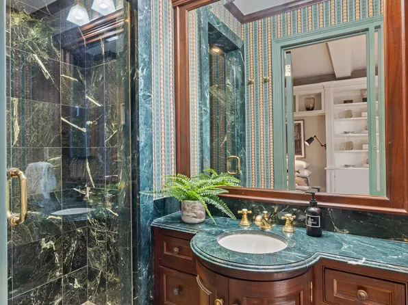 320 East 72nd Street image 9 of 17