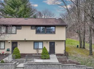 808 Chelsea Cv S, Hopewell Junction, NY 12533