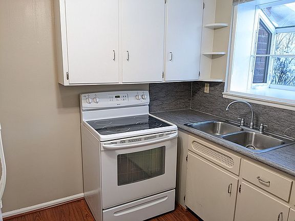 5th image of 3807 Brewster St