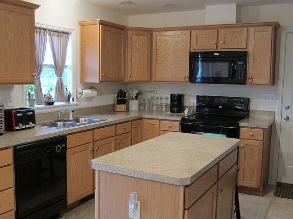 3rd image of 670 Rosecliff Dr