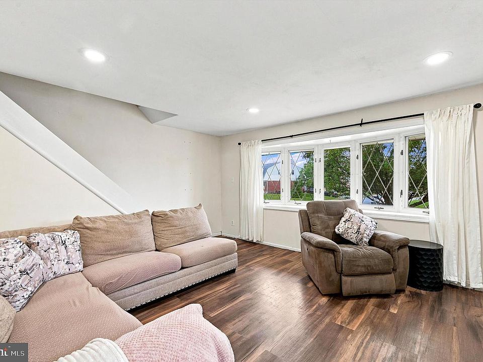 1st image of 1403 Parklane Rd