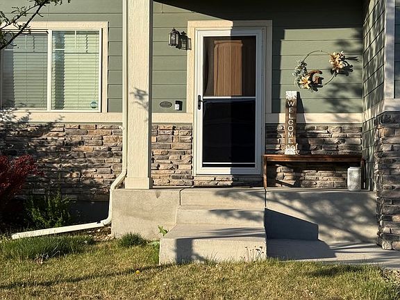 2nd image of 706 S Prairie Dr