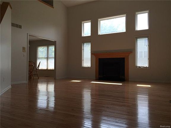 3rd image of 28854 Hearthstone Dr