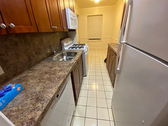 5th image of 6911 Yellowstone Blvd APT B3