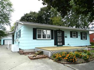 714N N Dewey St, Maryville, MO 64468