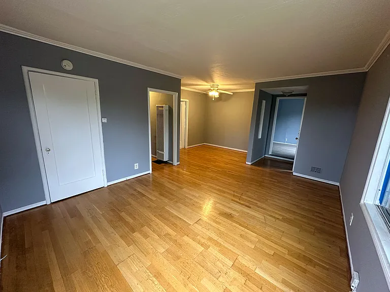 1682 E 32nd St #1682 — Photo 2