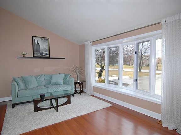 3rd image of 15405 Pinto St