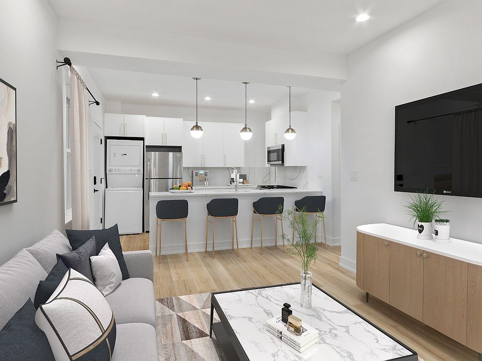 1st image of 2430 N Lincoln Ave #2R