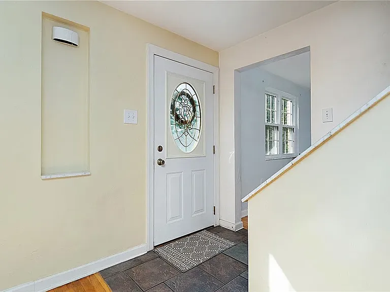 129 Buehner Dr — Photo 2