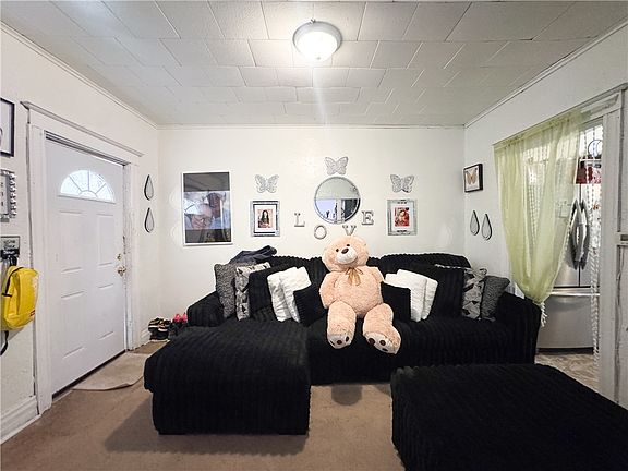 4th image of 365 Weaver St