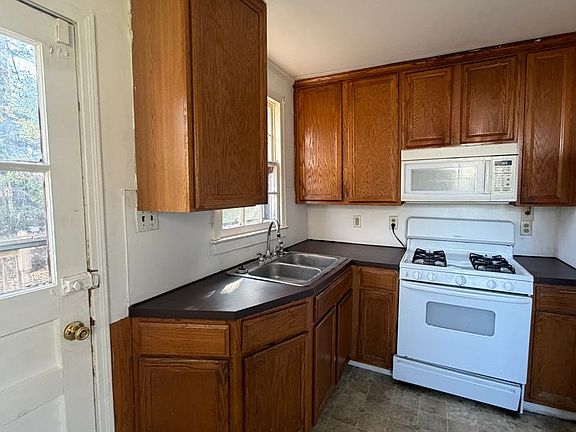 2nd image of 1019 Lanier Ave