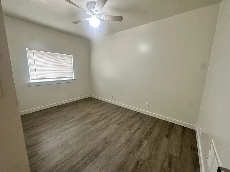 951 N Redwood Rd — Photo 13