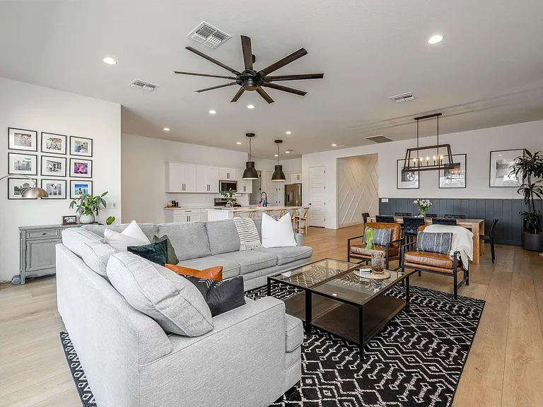 10209 E Thistle Ave — Photo 5