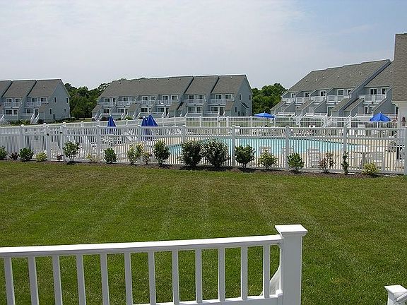 2nd image of 9701 Village Ln Unit 4