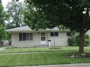68435 Oak St, Richmond, MI 48062