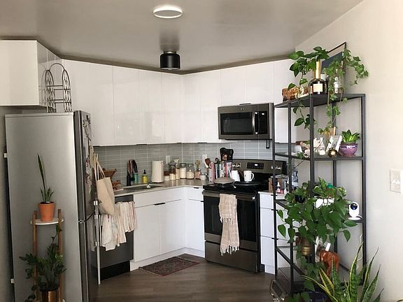 5th image of 800 Queen Anne Ave N APT 104