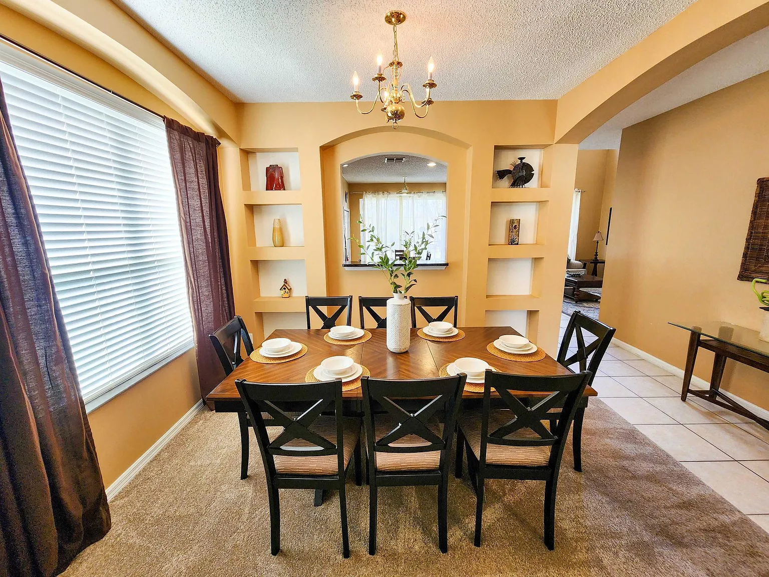 7 bed, 4.5 bath, 2881 sqft, $4,500 — Photo 2