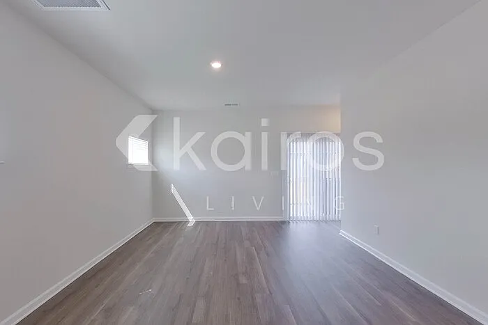 2401 Banyon Cir — Photo 7