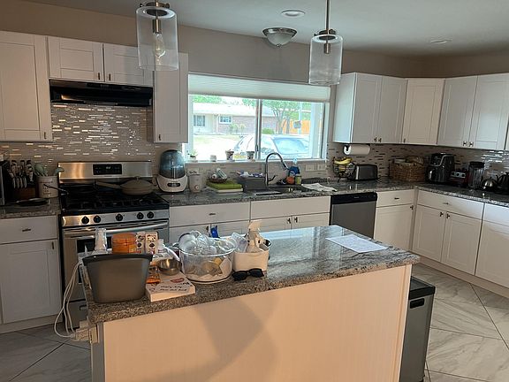 2nd image of 115 Sunnycrest Dr