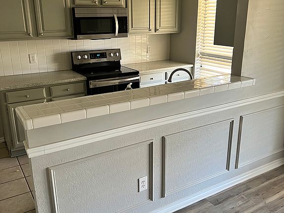 5th image of 3923 White Oak Ct